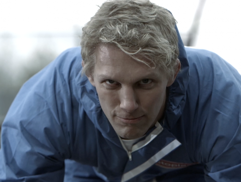 Elastoplast ‘Extreme DIY’ with Lewis Moody – Editor: Dave Depares